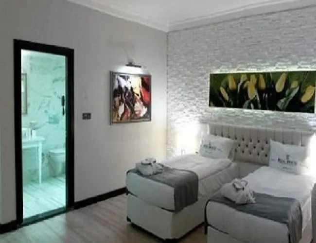 Real House Boutique Hotel *