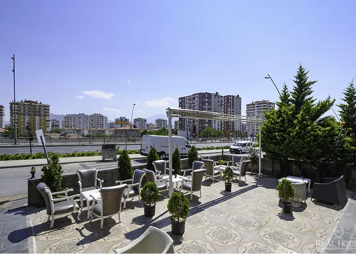 Real House Boutique Hotel *