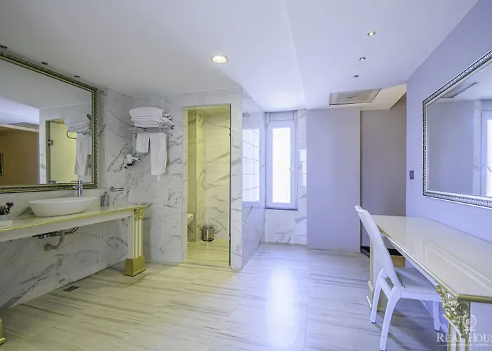 Real House Boutique *